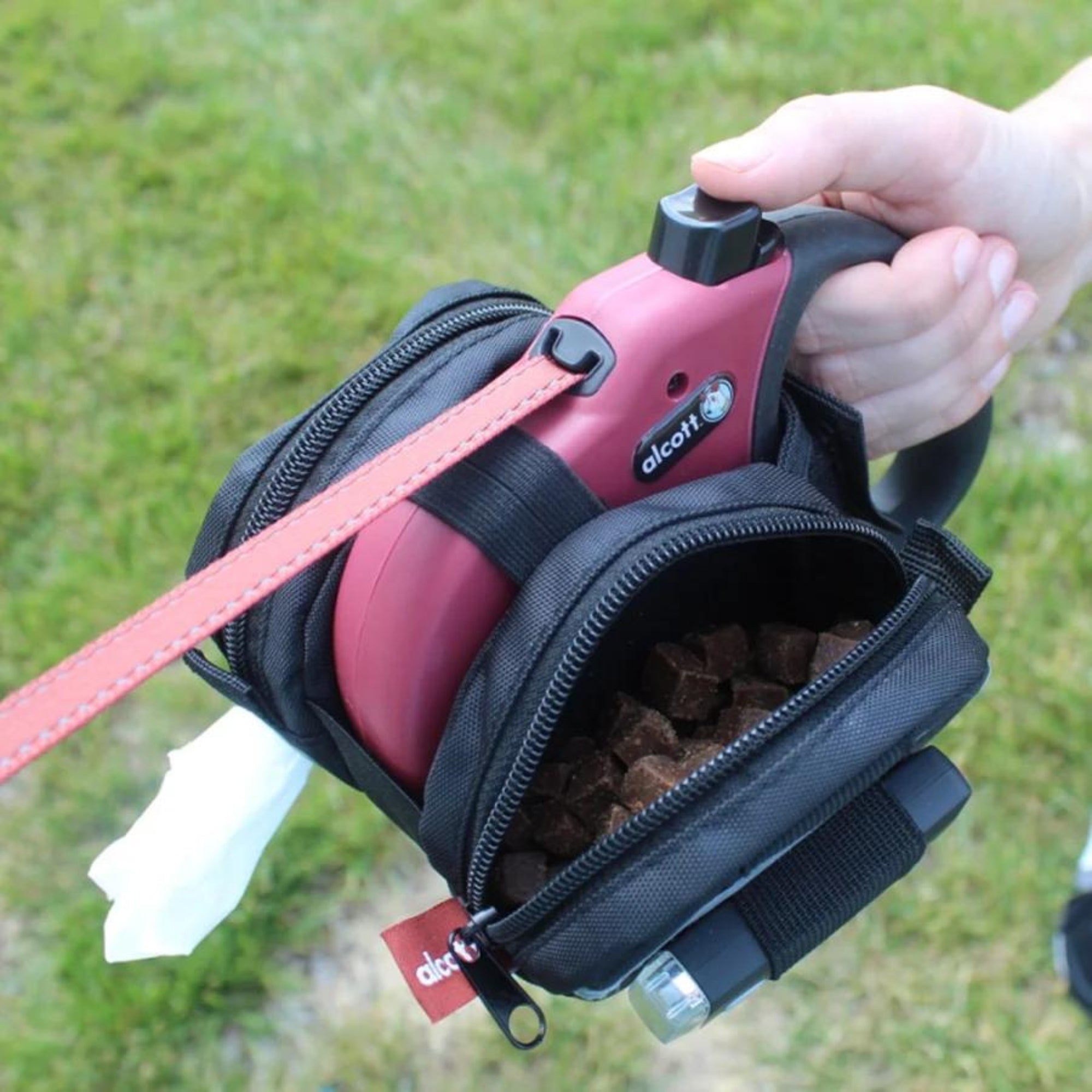 Alcott Adventure Retractable Leash Luggage Black Small/Medium - Image 3